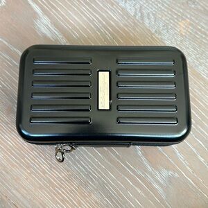 Salvatore Ferragamo for Eva Airlines amenities case
